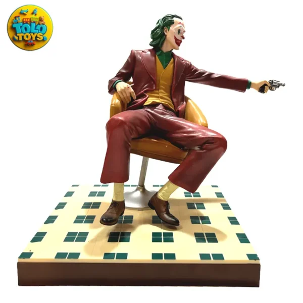 فیگور جوکر Joker نشسته 